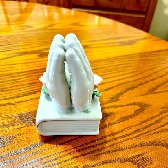 Home Decor Praying Hands Roses Bible Ceramic White Pink Gold Vintage - Picture 2 of 8